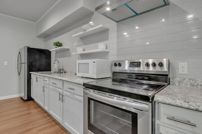 Kitchen - 8008 Louis Dr