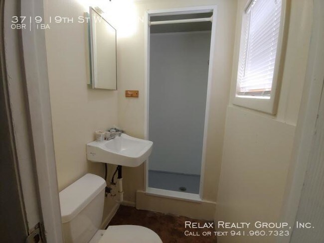 Building Photo - bedroom in Bradenton FL 34205-9152