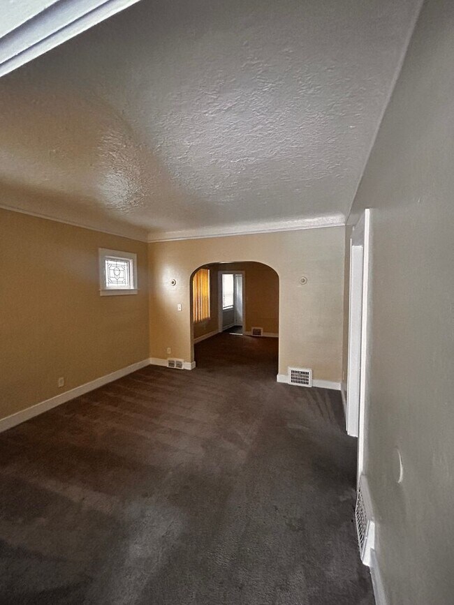 Foto del edificio - 3-bedroom located on Detroit's East side!