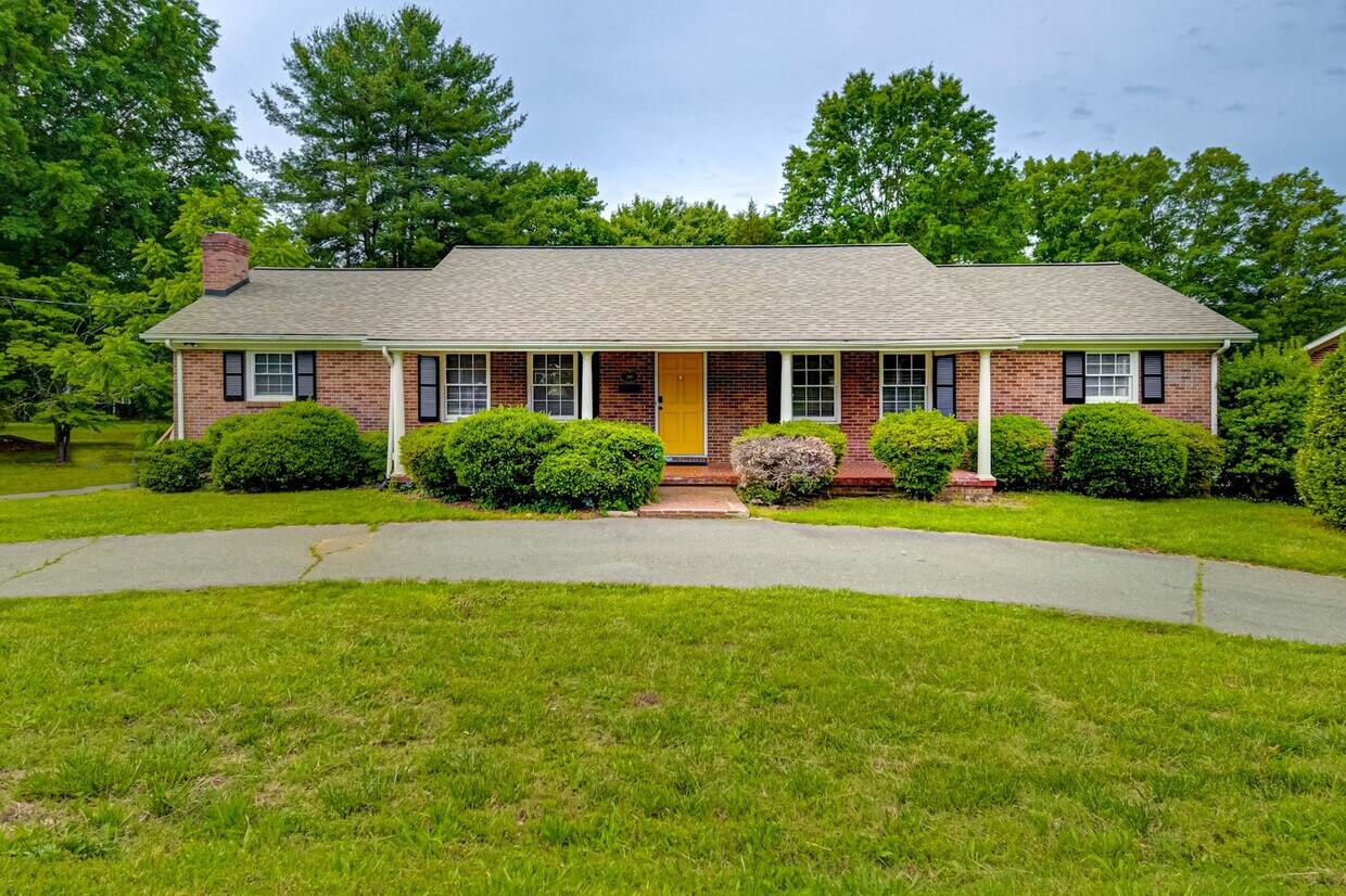 Primary Photo - 810 Polo Rd