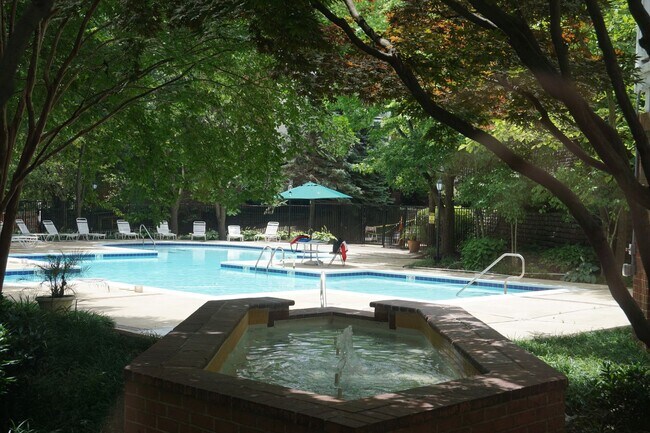 Foto del edificio - An Oasis at The Fountains in McLean
