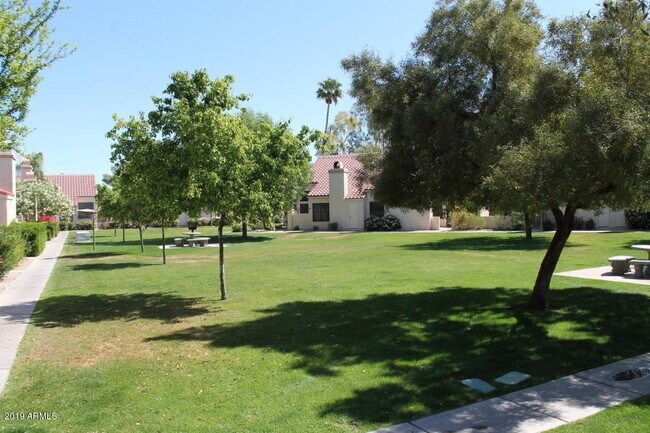 Foto del edificio - 602 N May