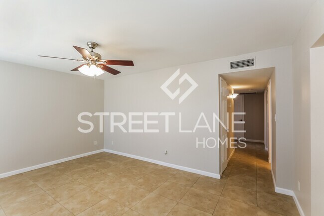 Building Photo - 4 Bedroom/2 Bath  in North Phoenix
