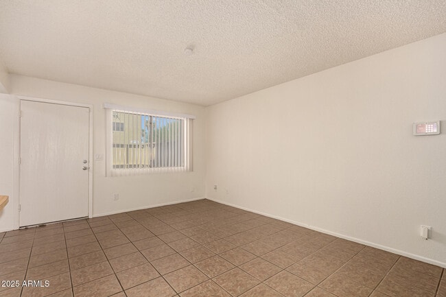 Building Photo - 5940 N 48th Ln