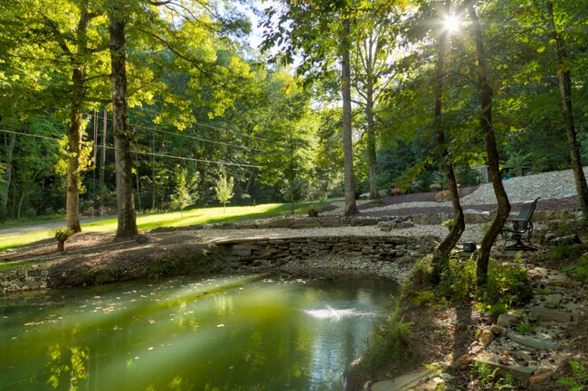 Foto del edificio - 250 Lovell Ln