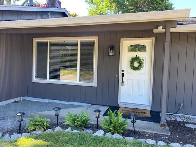 Foto del edificio - AVAILABLE FOR SHOWING ON 2/11