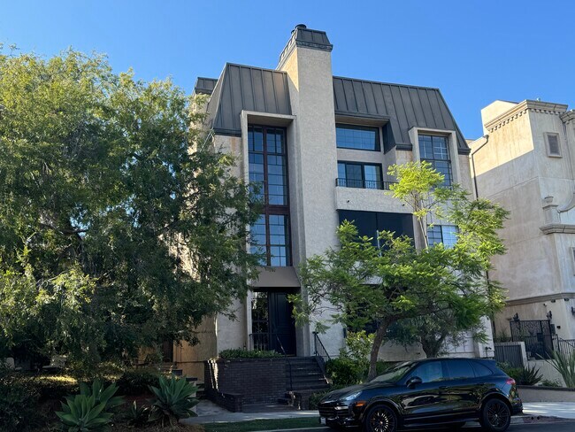 Foto del edificio - 10323 Almayo Ave