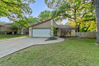 Building Photo - 121 Lake Vista W