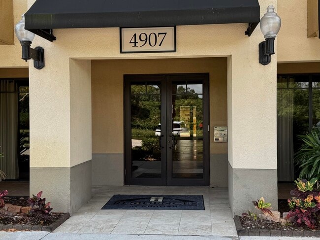Building Photo - 4907 Midtown Ln