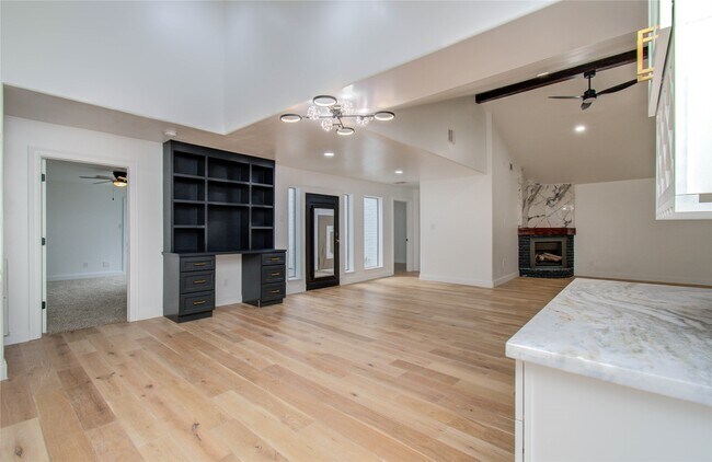 Foto del edificio - 10300 Mayfield Rd