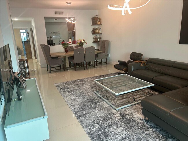 Foto del edificio - 3340 NE 190th St