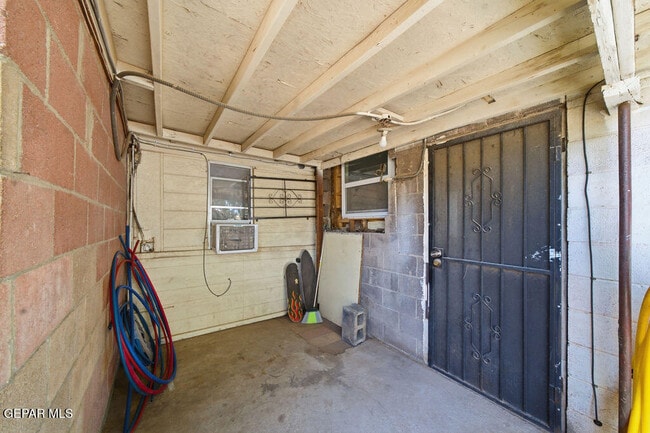 Building Photo - 5833 Ybarra Ct