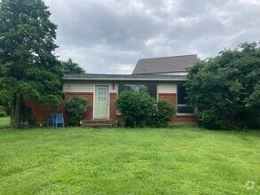Building Photo - 511 Southcrest Dr