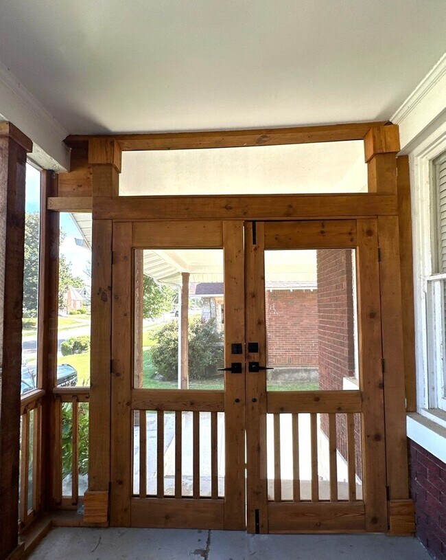 Building Photo - Beautiful 4 Bedroom Home Available
