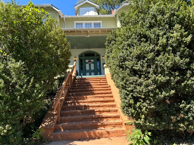 Foto del edificio - 713 Chestnut Ave