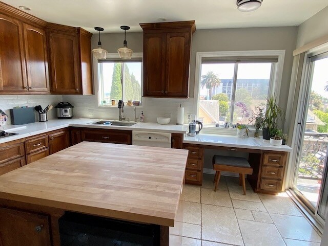 Kitchen - 2662 E 2nd St