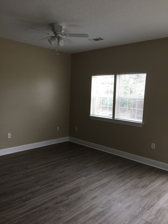 Foto del edificio - Great Townhome w/Easy Access to Shopping, Dining & Tyndall AFB!
