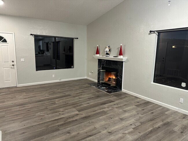 Foto del edificio - 14334 Poplar St