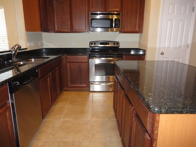 Foto del edificio - 915 Branchwood Way