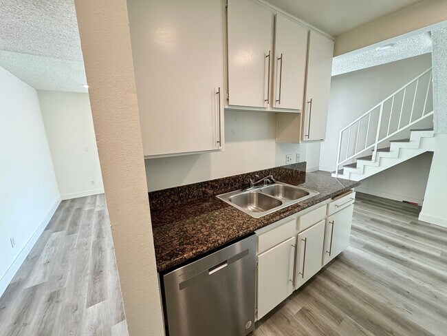 Foto del edificio - 3715 S Canfield Ave