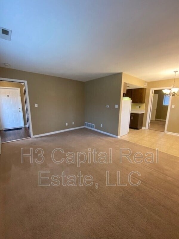 Building Photo - 31 Rosehaven Dr