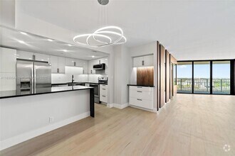 Building Photo - 1000 Quayside Terrace