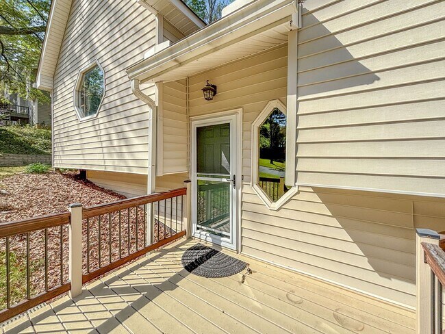 Foto del edificio - Charming 3-Bedroom Home in the Heart of Kennesaw!