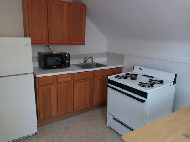 Kitchen - 410 W Columbia Ave