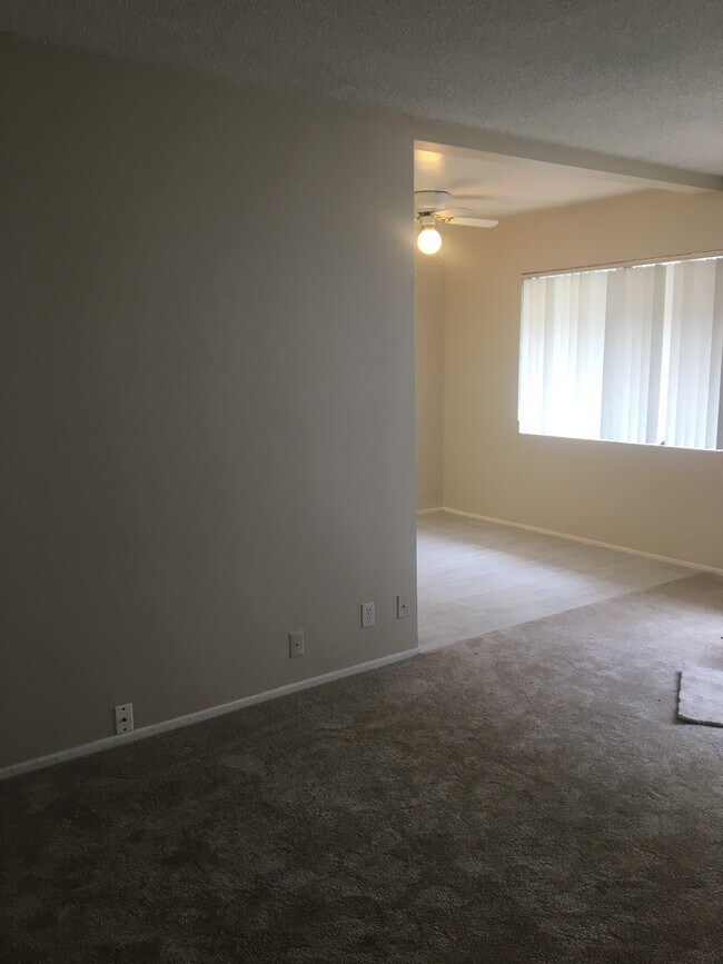 Foto del edificio - 7832 W Manchester Ave