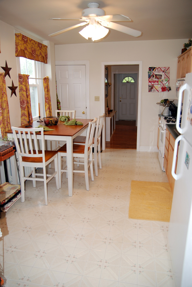 Large Eat in Kitchen - 1736 Ferndale Ave