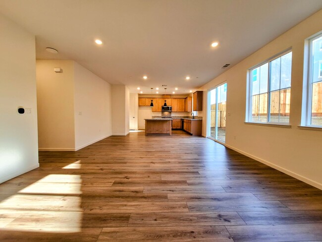 Foto del edificio - BRAND NEW 4-BEDROOM HOME - BE THE FIRST RE...