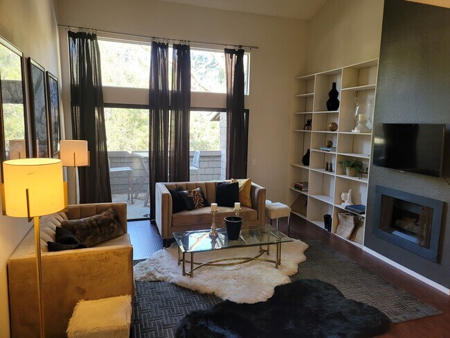 Building Photo - 1052 Seco St