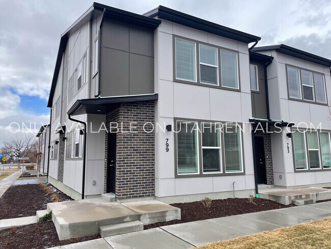 Building Photo - 799 S State Rd