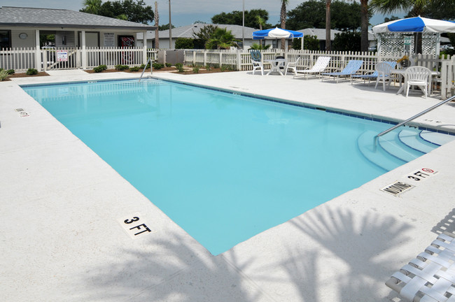 Pool - The Ashborough Luxury Garden Apartments