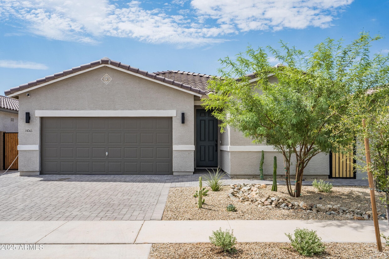 Foto principal - 18365 W Ewers Dr