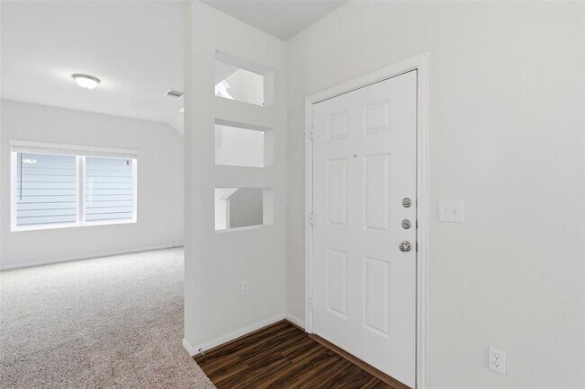 Foto del edificio - 141 Everglades Dr