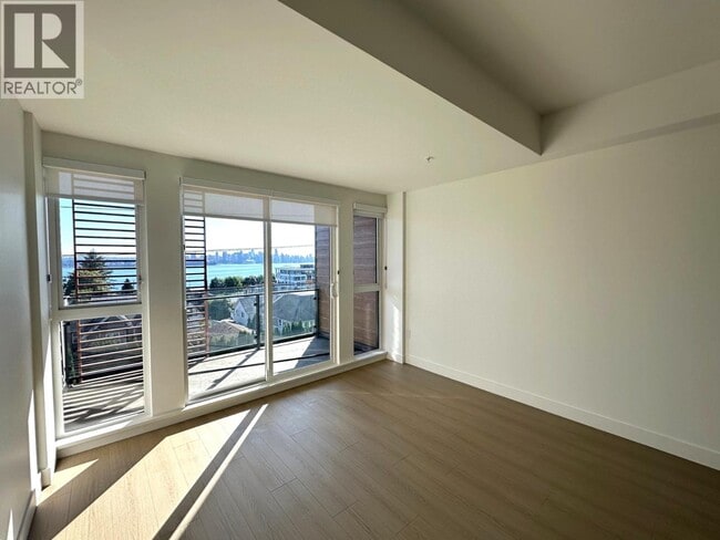 Building Photo - 422 E 3rd St