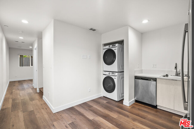 Foto del edificio - 2527 Hauser Blvd