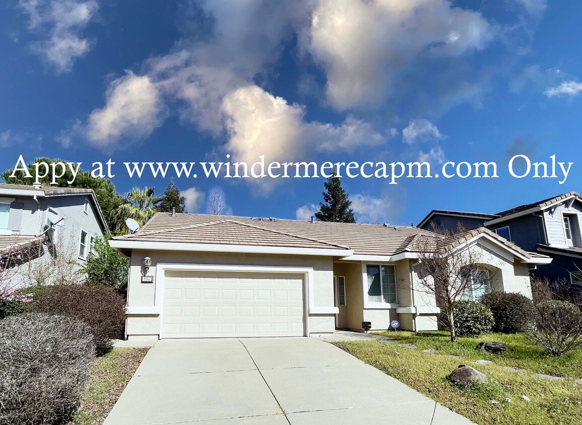 Foto principal - Beautifully Designed 3-Bdrm 2-Bath Home in...