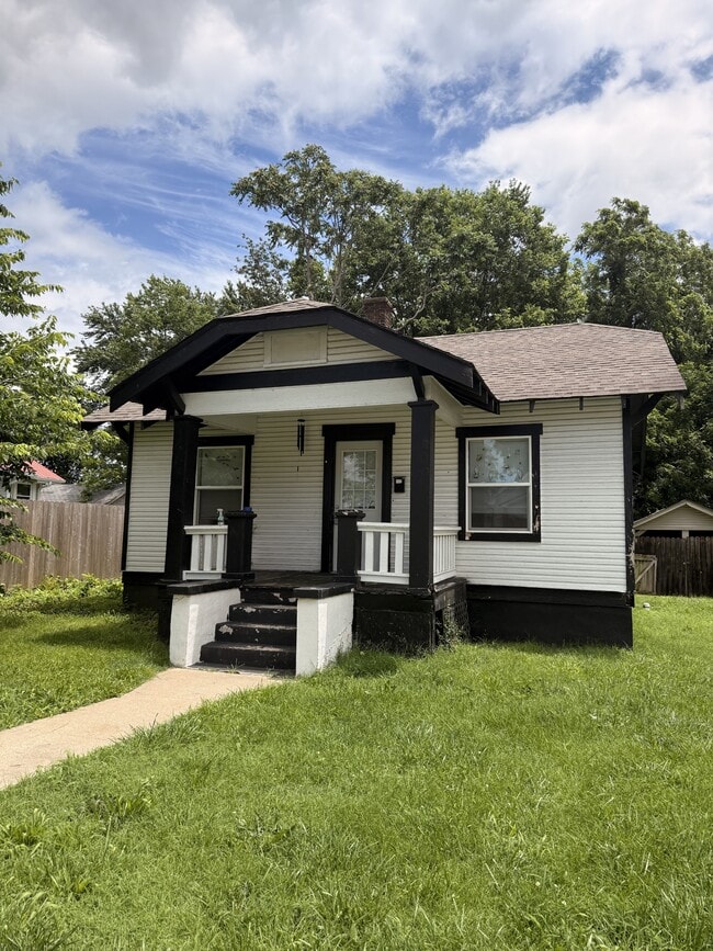 Building Photo - 518 N Nettleton Ave