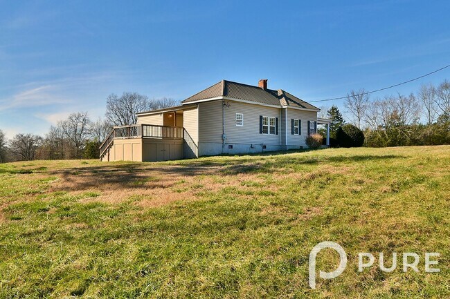 Building Photo - 5674 Duncan Rd