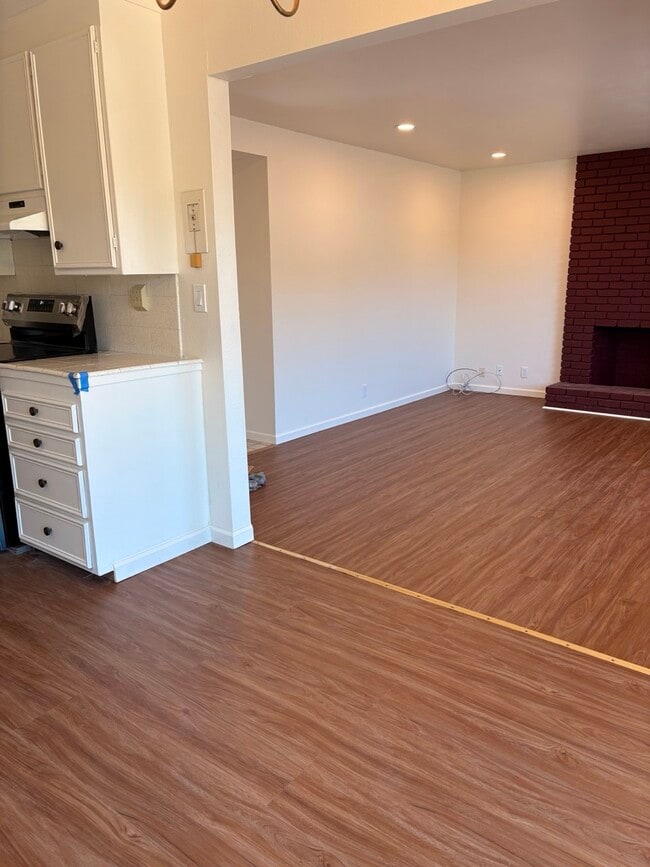 Foto del edificio - 844 Doyle Rd