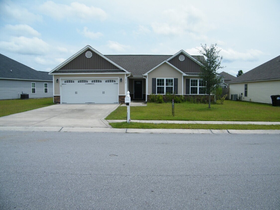 Foto principal - Spacious 3 Bedroom, 2 Bathroom Home - 292 ...
