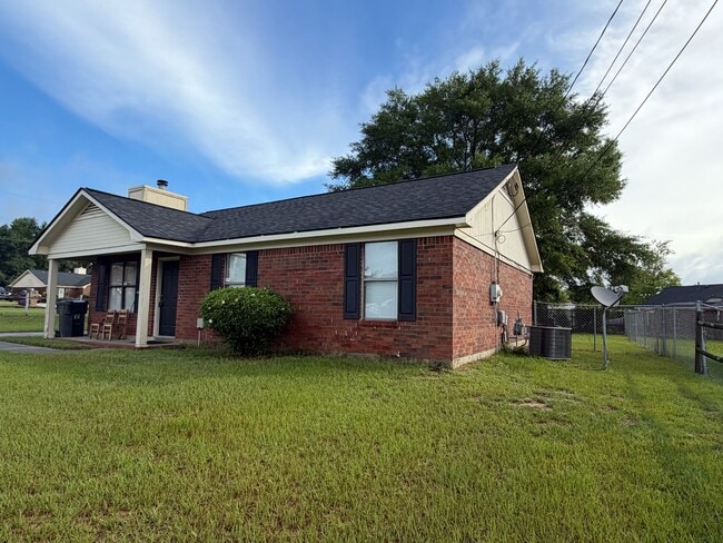 Building Photo - 3029 Miranda Rd