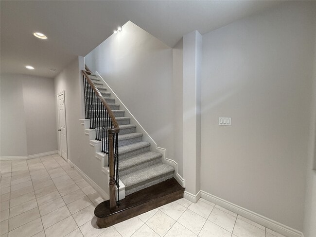 Building Photo - 2612 Edgefield Lakes Dr