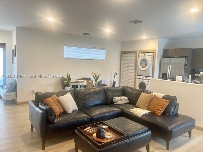 Foto del edificio - 957 NW 10th St