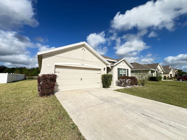 Building Photo - AVAILABLE NOW! Amazing 4 Bedroom, 2 Bathro...