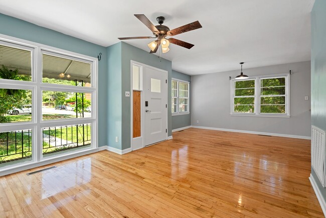 Building Photo - Spacious Home Near Downtown Durham!