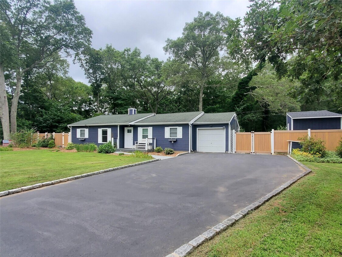 Primary Photo - 14 Westcliff Dr