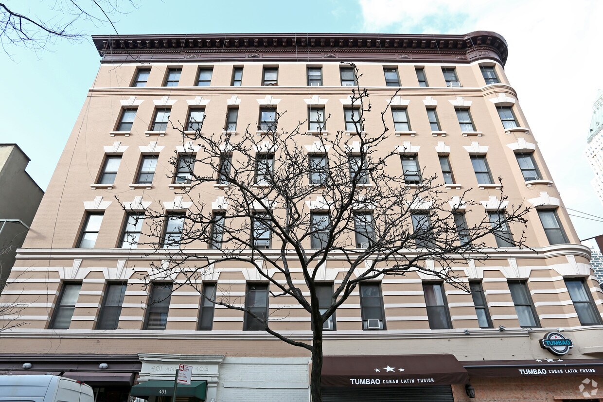 Building Photo - 401 W 47th St
